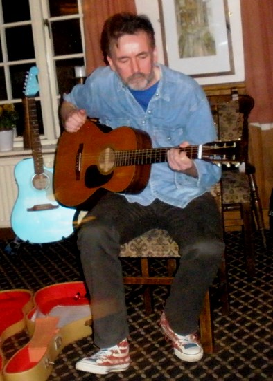 A chance to do a bit of picking on the Martin - The Green Man, Ringmer on 7.04.13