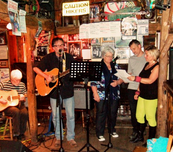 Scrapheap Blues, with John, Jayne, Banjo Dave, and Helga - 14/10/14 - Photo: Simon Watt