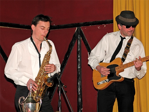 Playing at the Lewes Wanderers Cycling Club awards evening with Simon Farmer on sax - 21/09/09